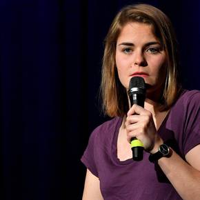 Slam-Poetin Hazel Brugger: Vom besten Mixer und eingeschläferten Hunden