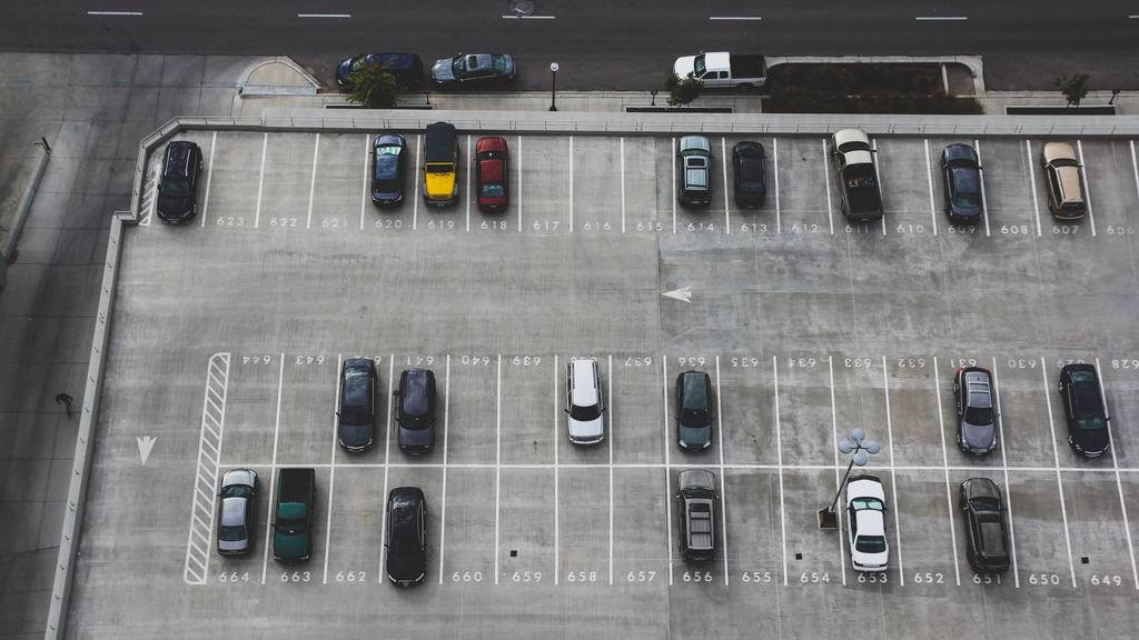 So findet ihr immer den günstigsten Parkplatz