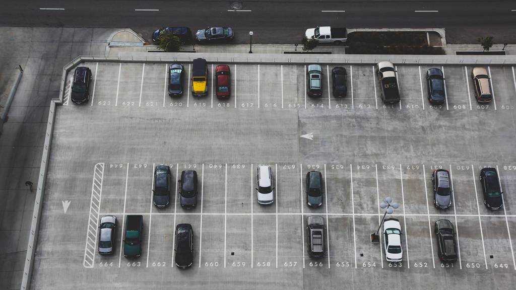 So findet ihr immer den günstigsten Parkplatz