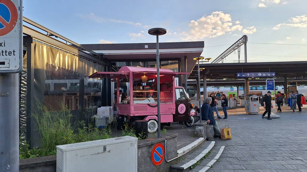 Gelateria di Berna mit Pop-Up beim Bahnhof in Thun