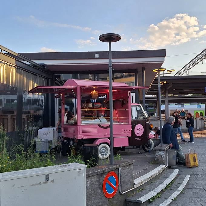 Gelateria di Berna mit Pop-Up beim Bahnhof in Thun