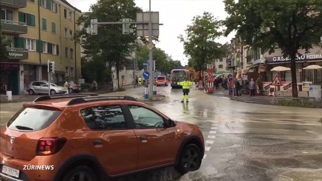 Überschwemmung in Oerlikon: Bagger-Fahrer verursacht Wasserrohrbruch