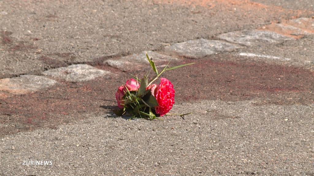 Glarus: Autofahrerin übersieht Mädchen beim Einparkieren