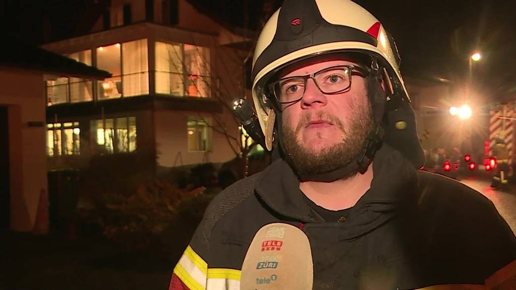 Holzlager brennt in Wohnung – Feuerwehr mit 25 Mann im Einsatz