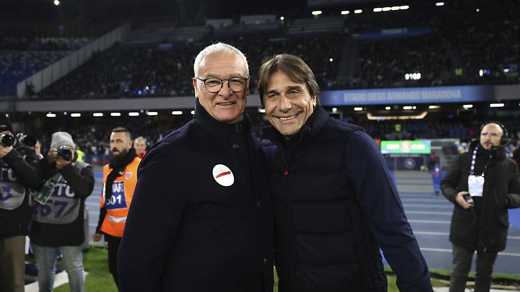 Antonio Conte (rechts) setzte sich mit Napoli gegen Claudio Ranieris AS Roma durch