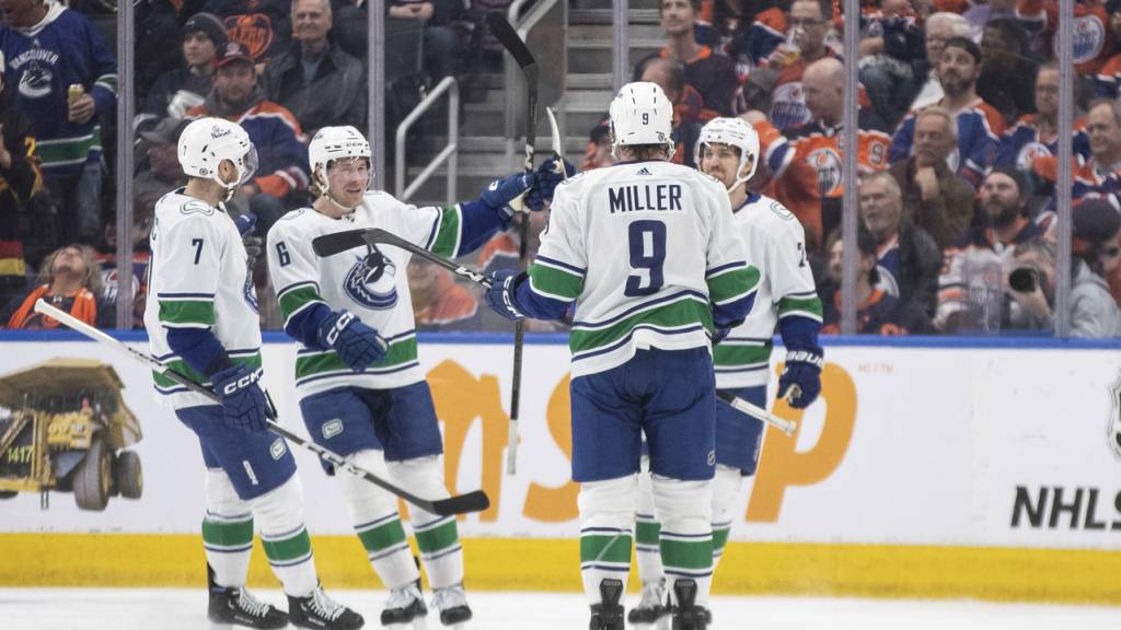 Dreimal durften die Canucks mit Pius Suter (rechts) eine Führung bejubeln, am Ende blieb aber die Enttäuschung