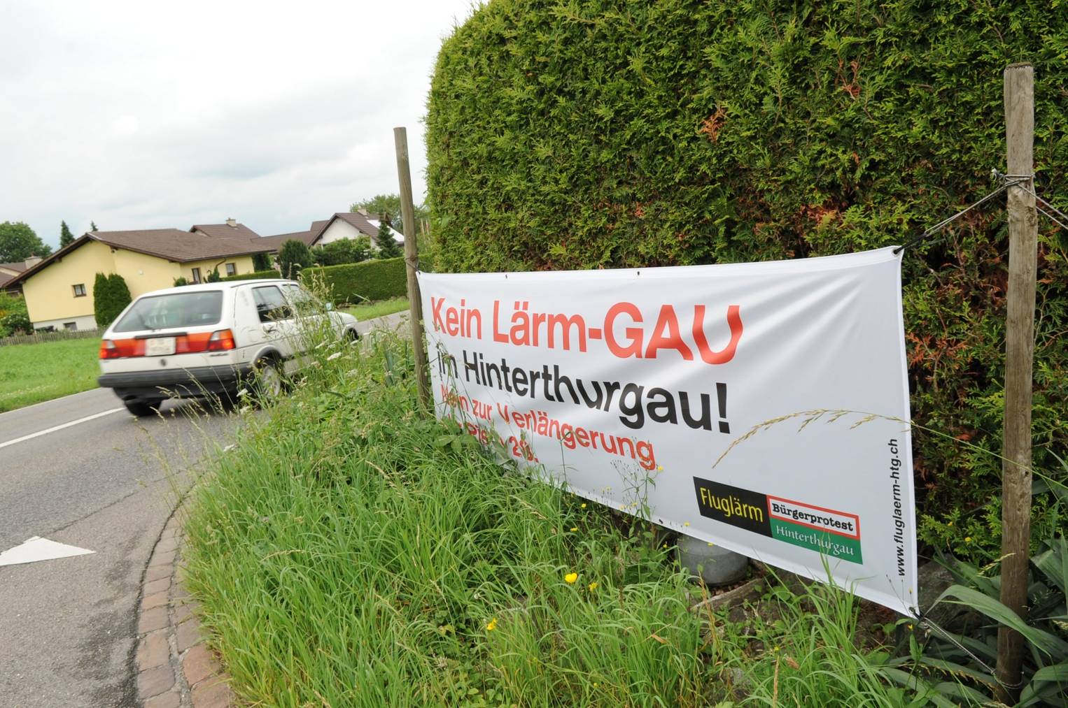 Plakat gegen Fluglärm in Sirnach aus dem Jahr 2010.