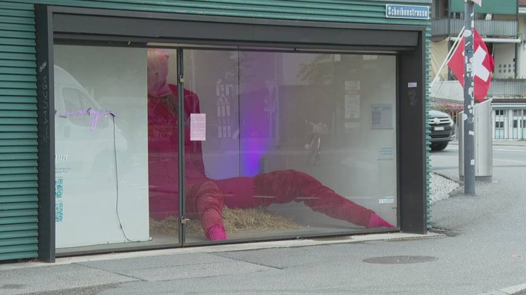 Freizügiges «Sennentuntschi» in Thuner Schaufenster