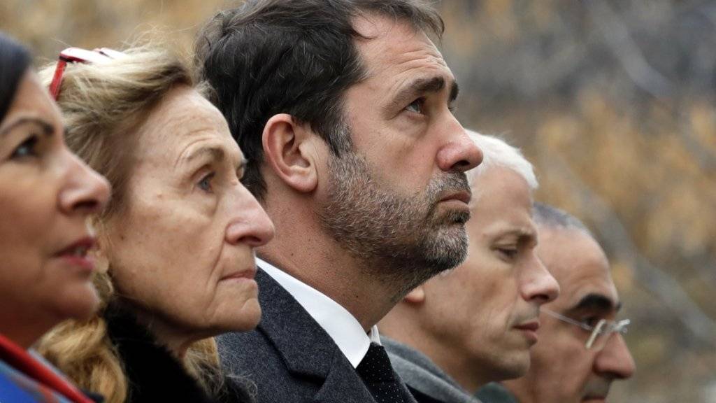 Gedenken an die Terroropfer - von links nach rechts: die Pariser Bürgermeisterin Anne Hidalgo, Justizministerin Nicole Belloubet, Innenminister Christophe Castaner und Kulturminister Franck Riester.
