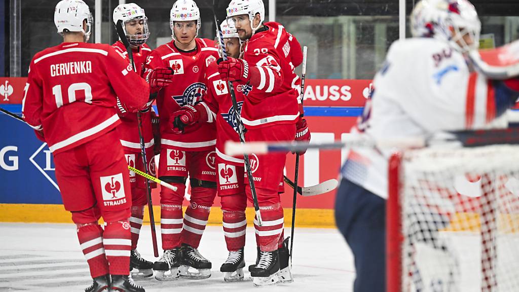 Europäisch läufts den Rapperswil-Jona Lakers nach Wunsch: Jordan Schroeder und Co. jubeln über den Viertelfinal-Einzug gegen die Adler Mannheim