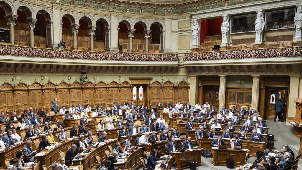 Den Ratsmitgliedern stehen während der Herbstsession 2026 Spezialisten zur Verfügung, die ihre Fragen bezüglich Anwendung von KI beantworten. (Archivbild)