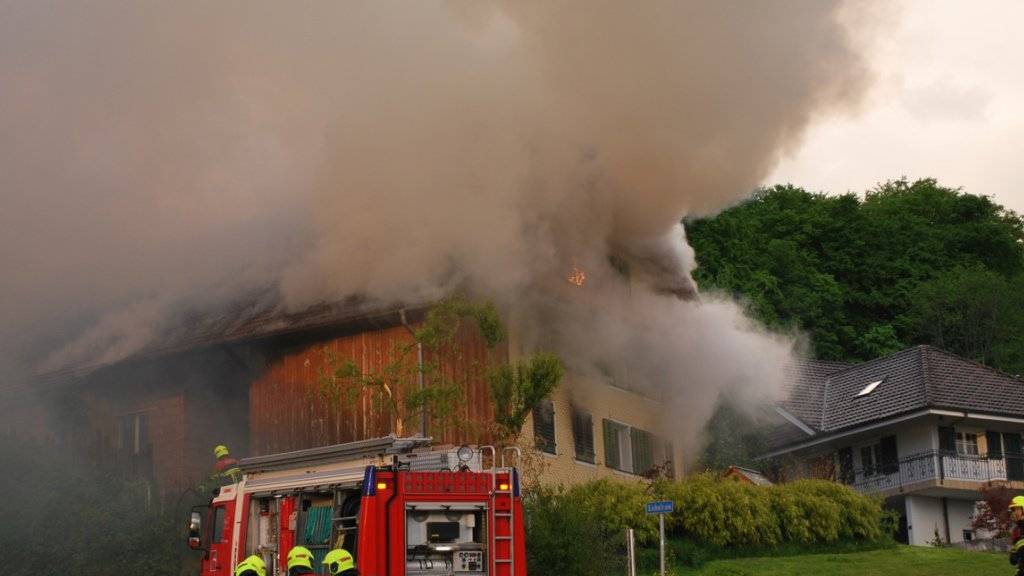Das Bauernhaus in Geuensee LU erlitt nach dem Brand grossen Schaden und ist nicht mehr bewohnbar.