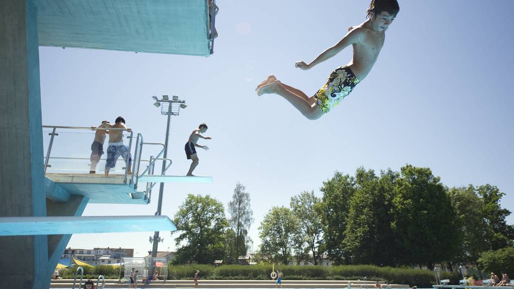 Bei diesem Juni-Wetter lohnte sich der Ausflug in die Badi allemal.