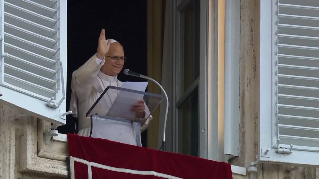 Erster öffentlicher Auftritt nach Krebs-OP: Papst hält Sonntagsgebet