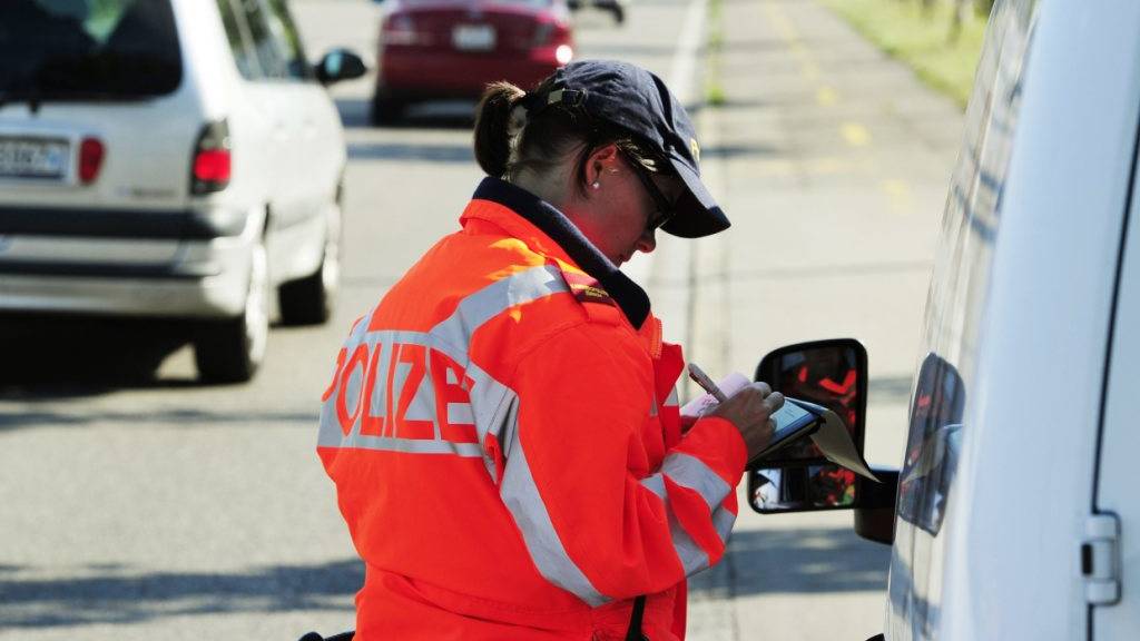 Laut der Stadtpolizei Winterthur ist am Samstagabend in Wülflingen ZH ein 85-Jähriger bei einem Verkehrsunfall ums Leben gekommen. (Symbolbild)