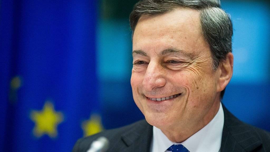 Vorerst gibt er den Rufen aus Deutschland nach einer weniger expansiven Geldpolitik nicht nach: EZB-Präsident Mario Draghi. (Archiv)