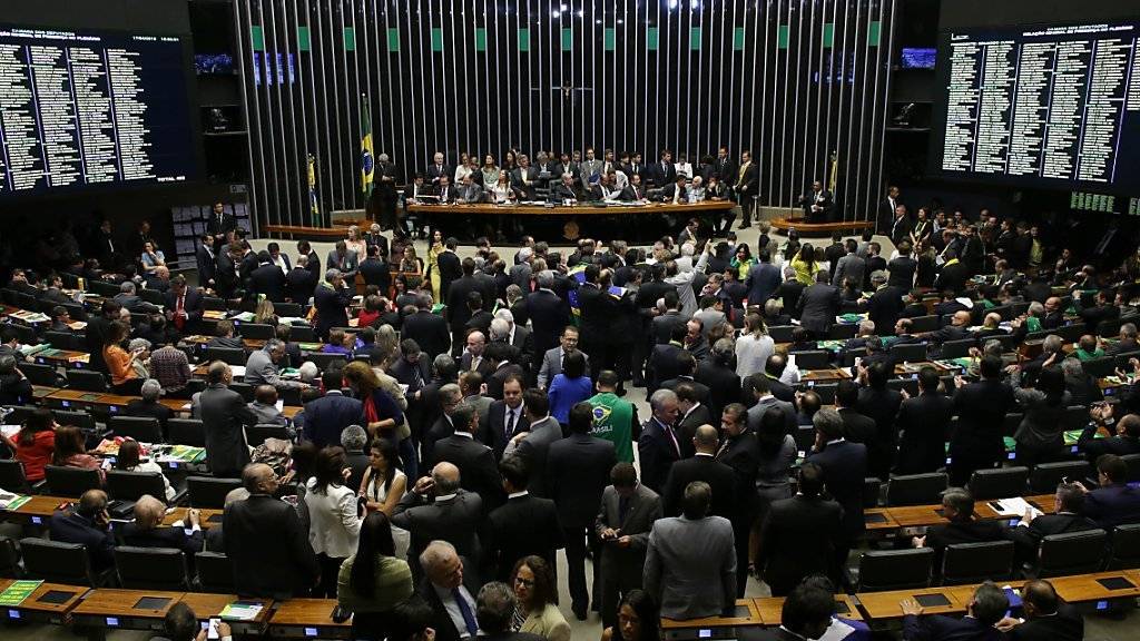 Das Abgeordnetenhaus in Brasilien vor der Abstimmung über ein Amtsenthebungsverfahren gegen Präsidentin Dilma Rousseff.