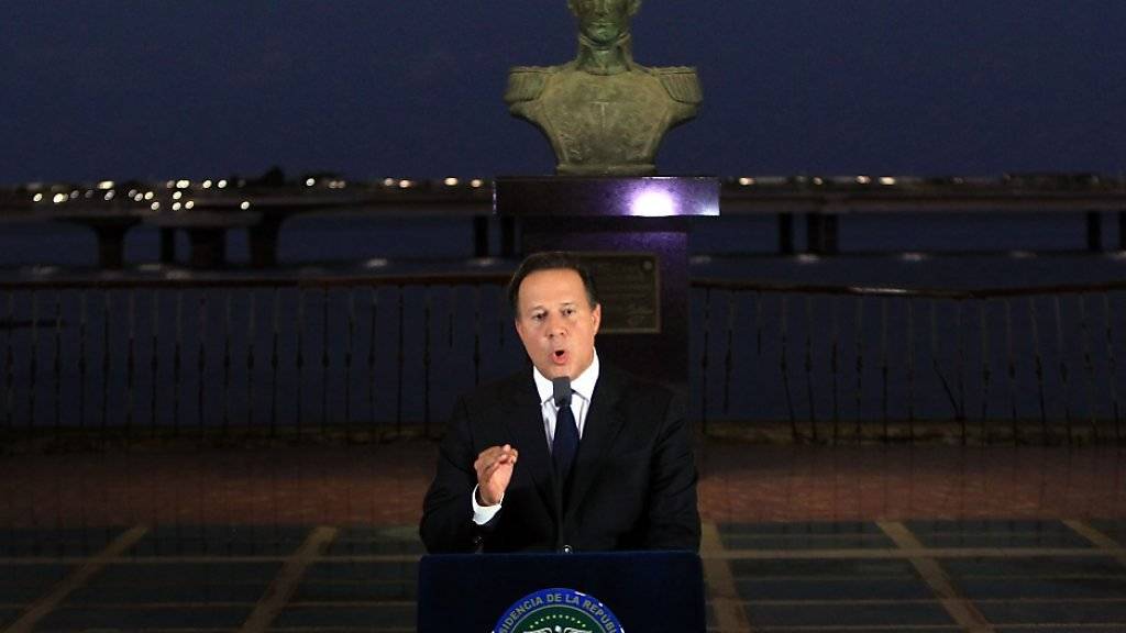 Panamas Präsident Juan Carlos Varela wandte sich am Mittwochabend in einer Rede an die Nation. Er kündigte dabei eine Untersuchung des Finanzplatzes an.