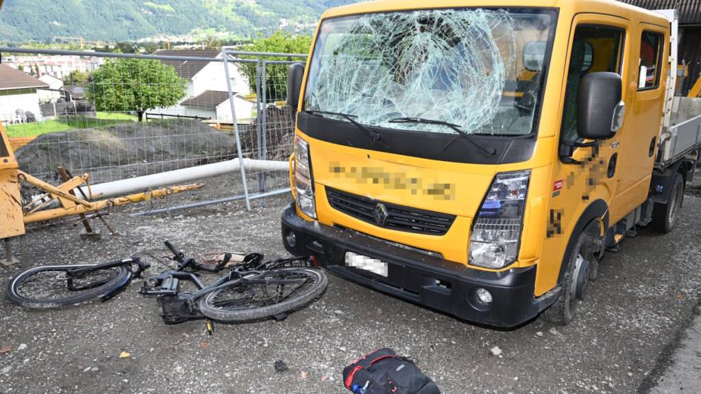 Die Velofahrerin wurde gemäss der Polizei «eher schwer» verletzt.