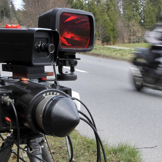 Zwei junge Töff-Fahrer blochen durch Nussbaumen – Lernfahrausweis weg