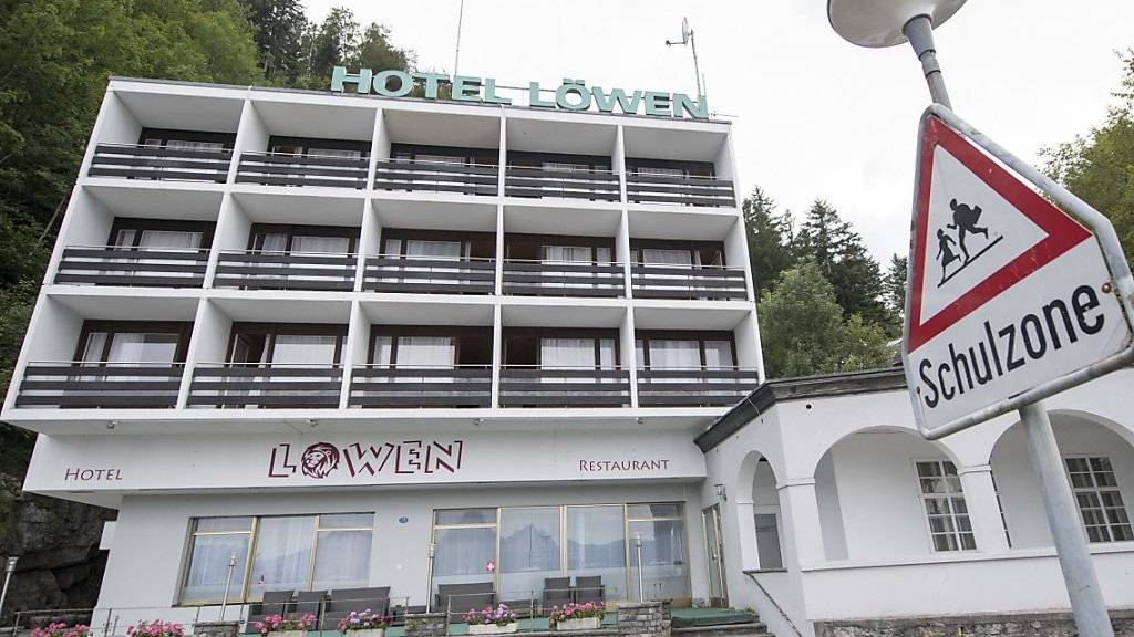 Das Hotel Löwen in Seelisberg wird vorderhand keine Asylunterkunft. Dies hat der Urner Regierungsrat am Dienstag nach heftigen Protesten der lokalen Bevölkerung beschlossen. (Archivbild)