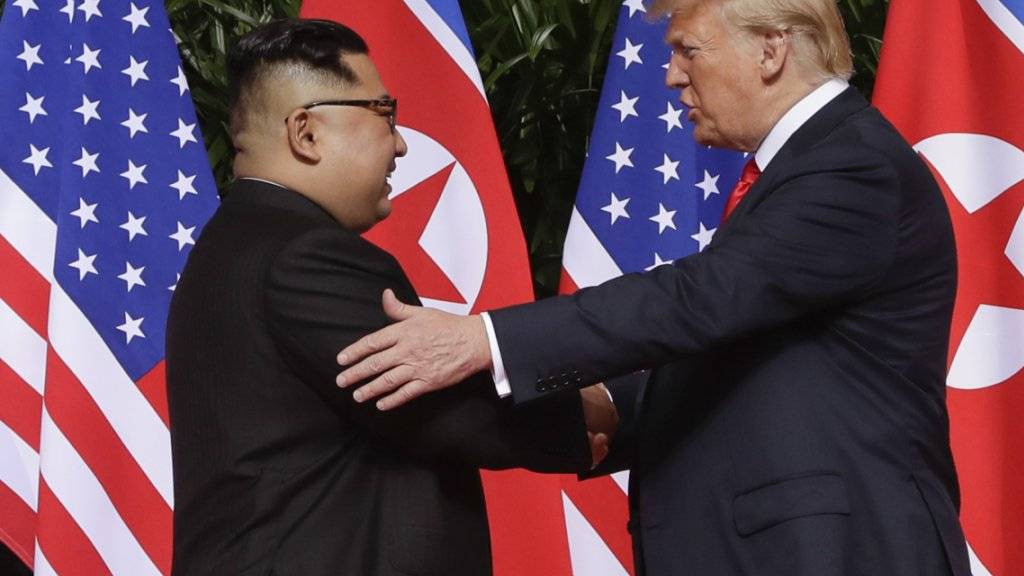 Nordkoreas Machthaber Kim Jong Un will die Gespräche mit US-Präsident Donald Trump über das Atomwaffenprogramm seines Landes fortsetzen - er droht den USA am Dienstag aber gleichzeitig. (Archivbild)