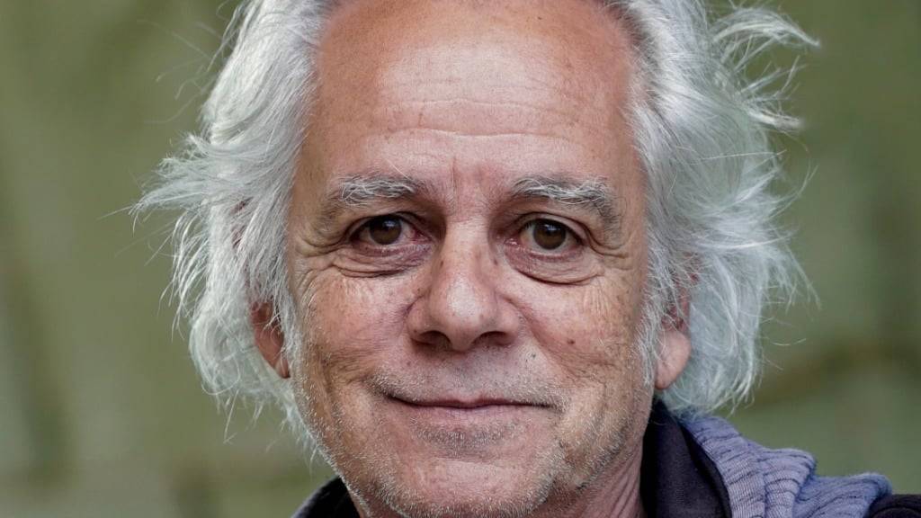 Felix Tissi hat sich mit elf Filmen einen Namen gemacht. Doch dann hat der Filmemacher vom Drehbuch in die Literatur gewechselt. Jetzt erscheint sein zweiter Band mit leichtfüssigen Kurzgeschichten.