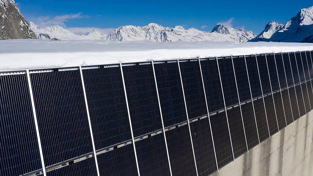 Eine hochalpine Solaranlage an der Albigna-Staumauer. (Symbolbild)