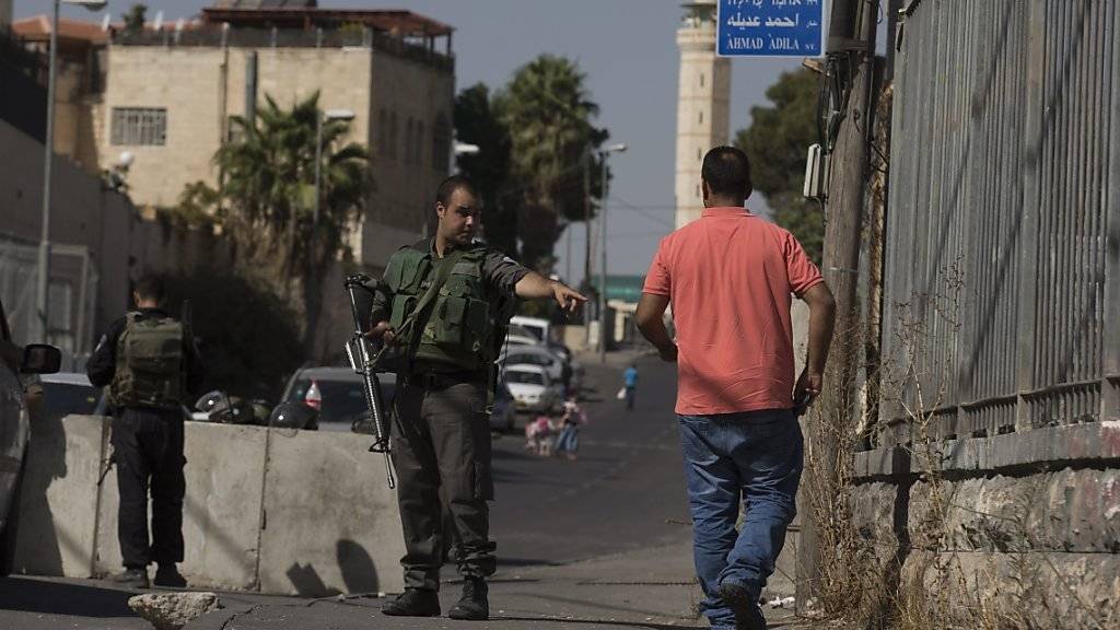 In der Region um Jerusalem haben die israelischen Behörden wegen der Gewaltausbrüche der letzten Tage zusätzliche Sicherheitskräfte aufgestellt.