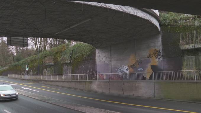 «Verschönerte» Mauer sorgt für Kopfschütteln