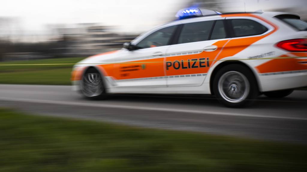 Flüchtender Töfffahrer kracht in Rapperswil-Jona SG in Polizeiauto