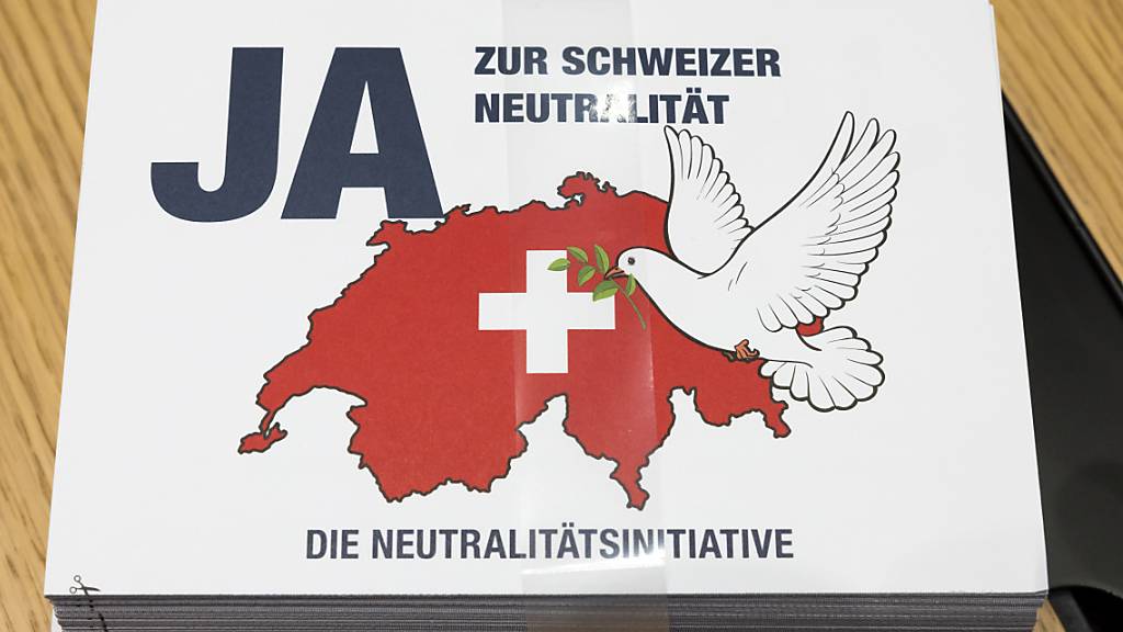 Die Neutralitätsinitiative will die «immerwährende und bewaffnete Neutralität» in der Verfassung verankern. Am Dienstag wurde die Unterschriftensammlung für das Volksbegehren in Bern offiziell lanciert.
