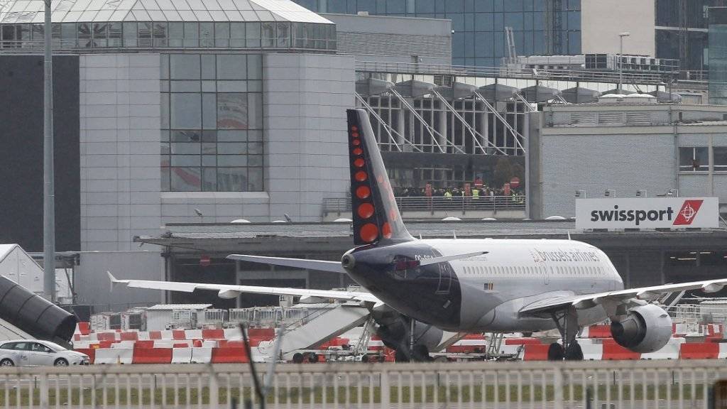 Der Brüsseler Flughafen ist bereit, aber die Flugzeuge sollen noch bis Freitagabend stillstehen - die zuständigen Behörden müssen noch grünes Licht geben.