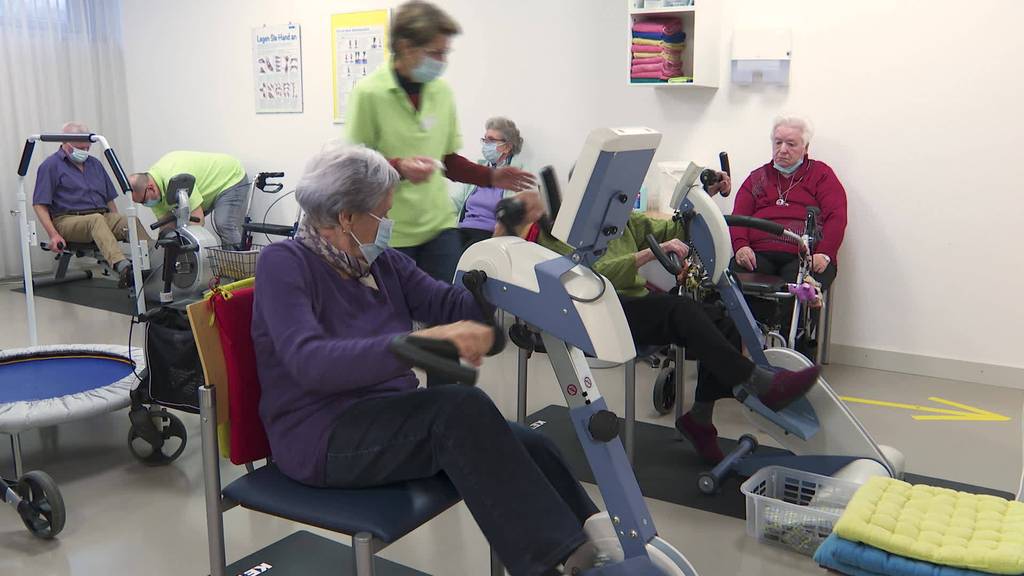 Freiwillig: Pensionierte motivieren Senioren im Fitness