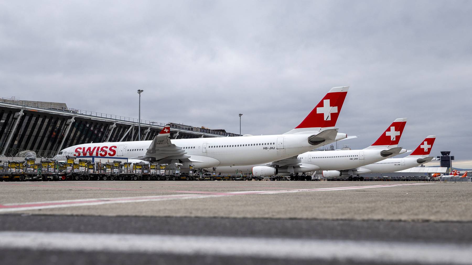 Die meisten Flugzeuge der Swiss bleiben derzeit am Boden. Damit das nicht für immer so bleibt, will der Bund Geld locker machen.