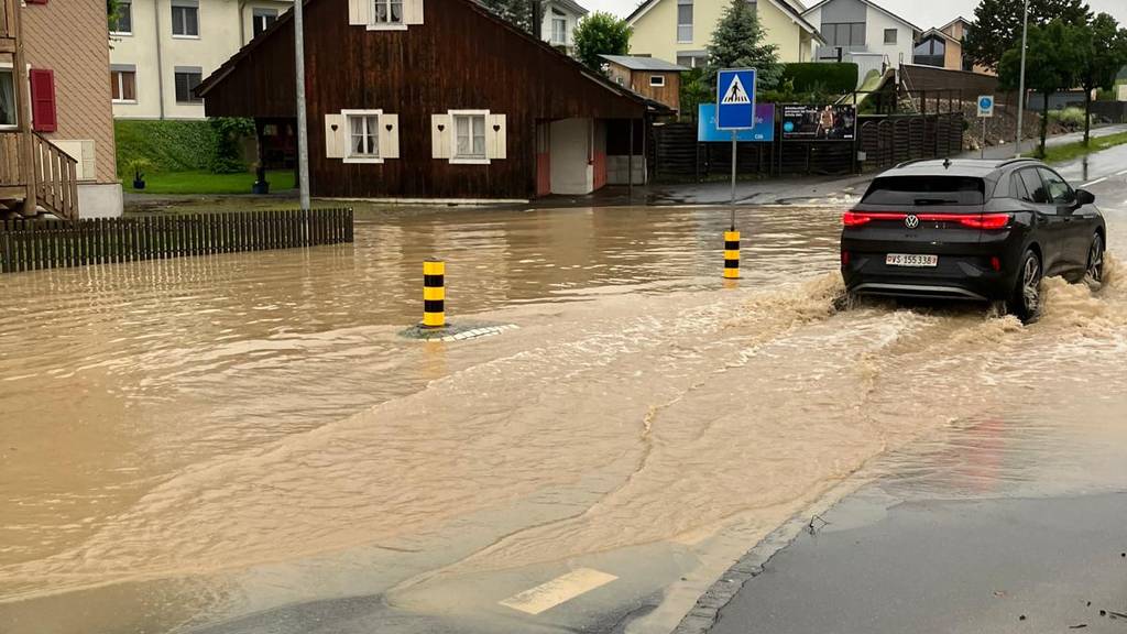 Überschwemmungen und Erdrutsche in den Kantonen Zug und Luzern