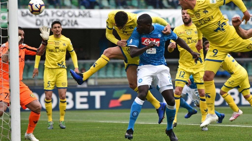 Verteidiger Kalidou Koulibaly leitet Napolis Sieg beim Absteiger Chievo nach einer Viertelstunde per Kopf ein