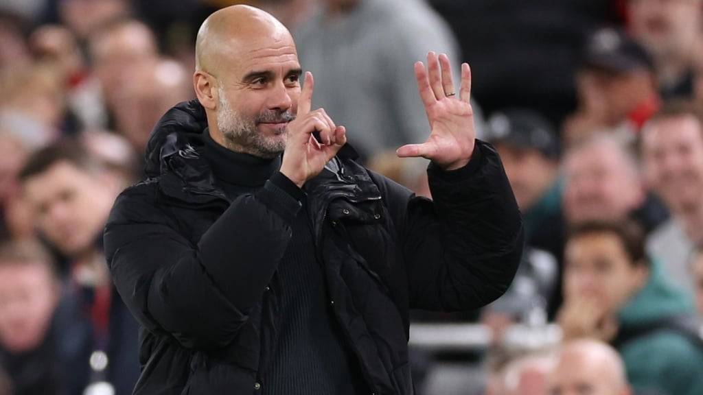 Pep Guardiola reagiert auf die Schmähgesänge aus dem Publikum mit sechs hochgestreckten Fingern