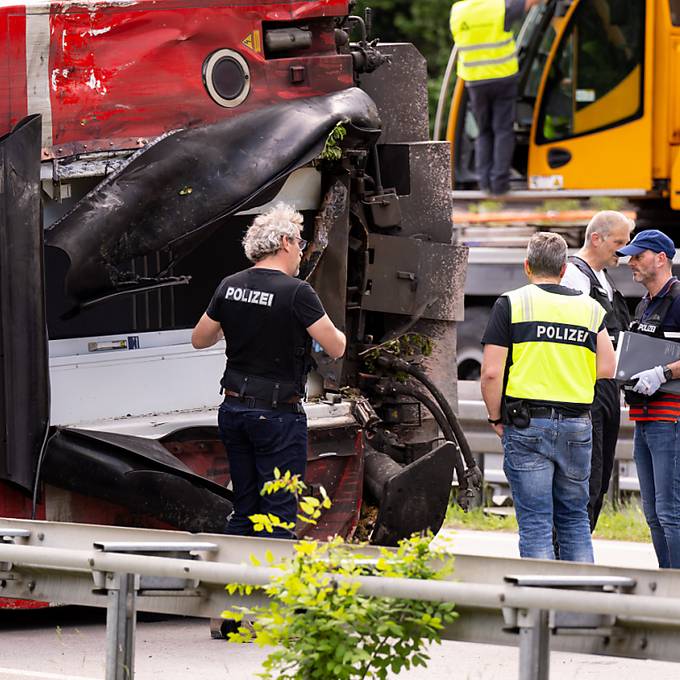 Nach Zugunglück in Bayern: 5 Tote geborgen und über 40 Verletzte
