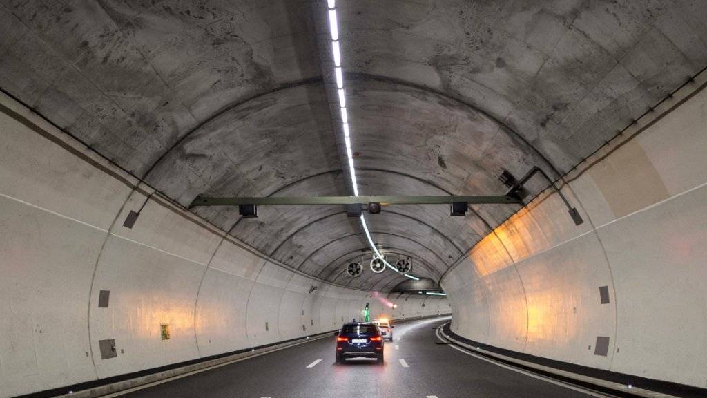 Ein Automobilist hat am Sonntag im Uetlibergtunnel in einem Selbstunfall das Leben verloren. (Archivbild)