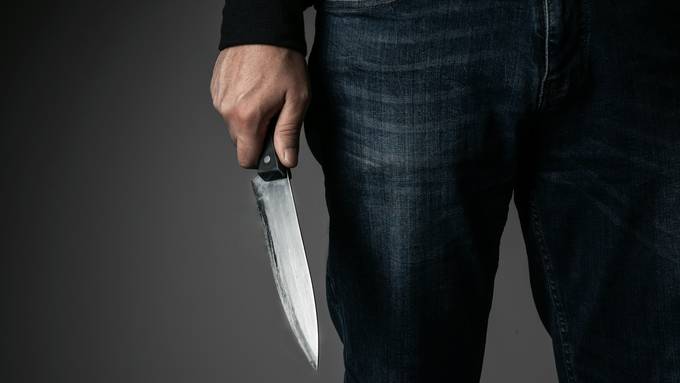 29-Jähriger bedroht Eltern mit Messer und tritt Polizisten 