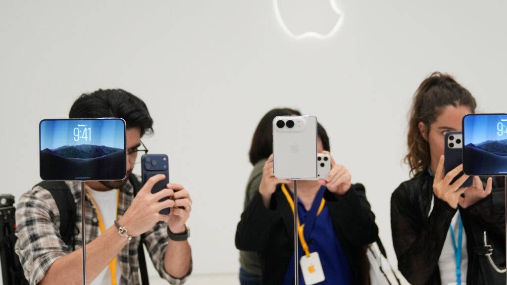Neuer Apple-Chef setzt Akzente mit erstem Falt-iPhone und KI