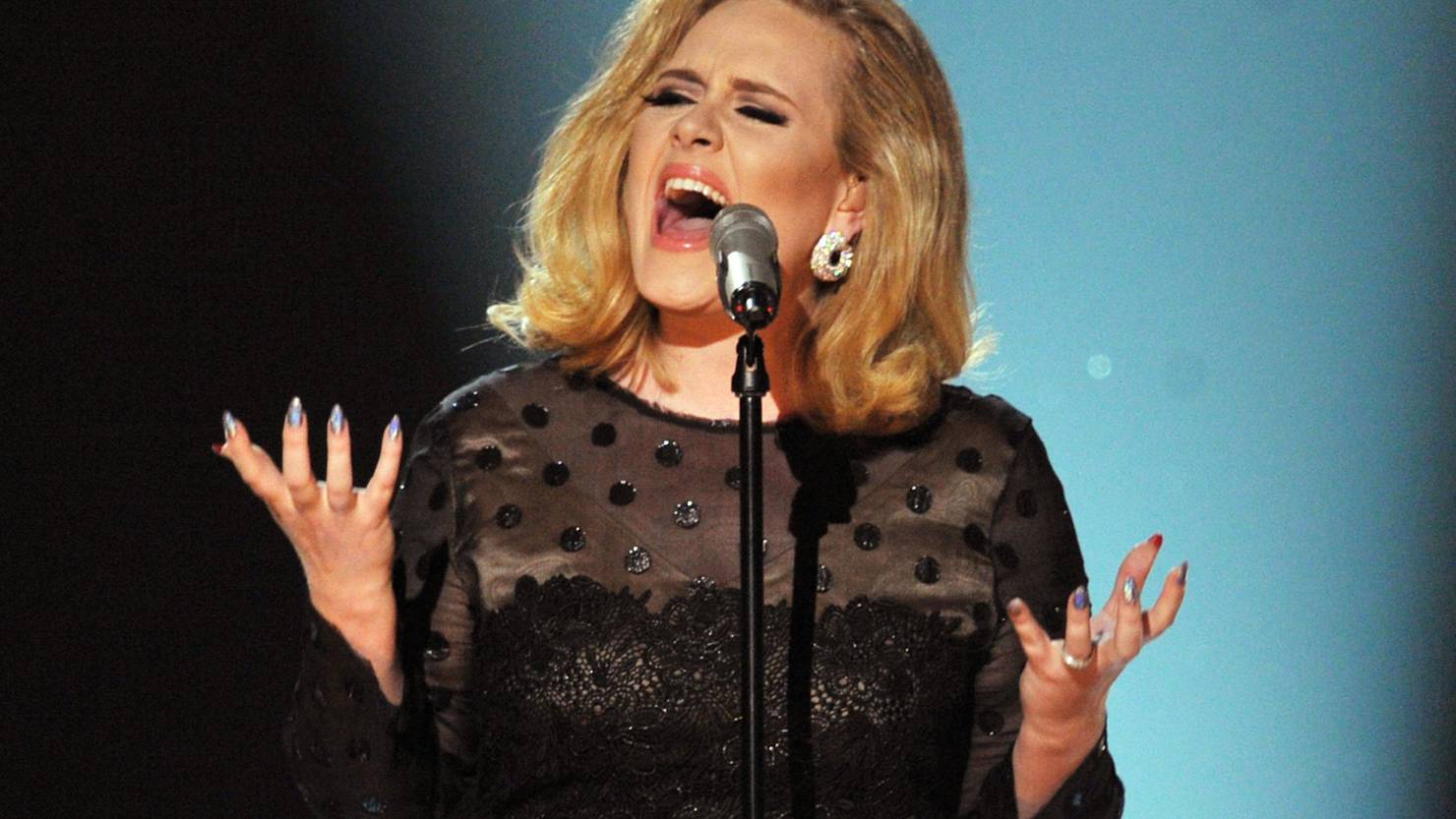 schon-wieder-ein-neuer-song-von-adele-radio-fm1