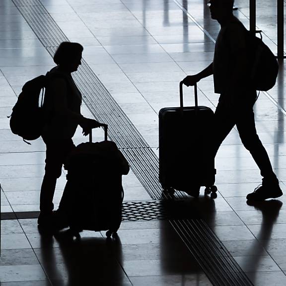 Am Flughafen staut sich das Gepäck – Personal ist am Anschlag