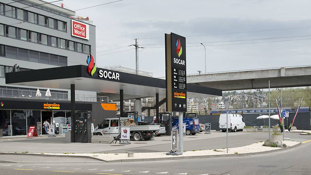 Die Zahl der Tankstellen ist leicht zurückgegangen: eine Socar-Tankstelle in Zürich. (Archivbild)