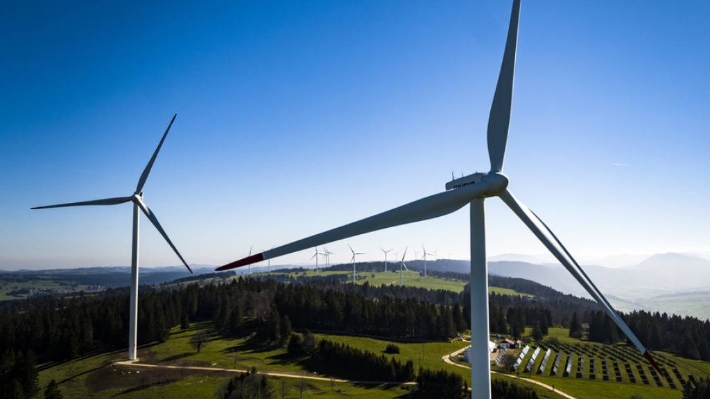 CKW plant Windparks und grosse Solarkraftwerke