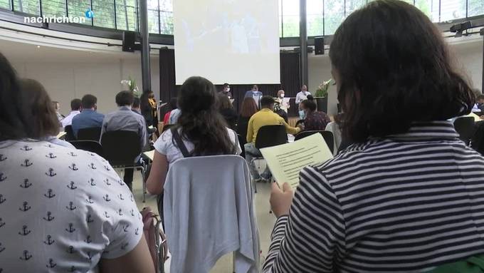 Erstes Flüchtlingsparlament in Bern