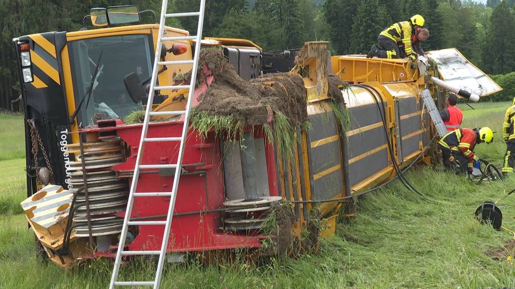 Glück im Unglück: Pneu-Kran verunfallt, um Töfffahrer zu retten