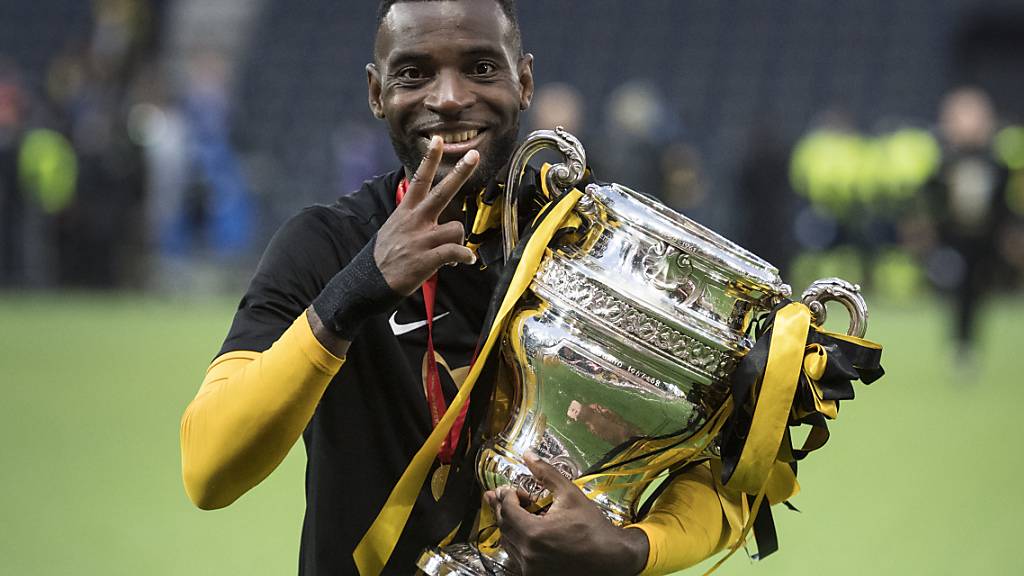 Er zeigt es an: Jean-Pierre Nsame ist zum zweiten Mal Spieler des Jahres in der Super League