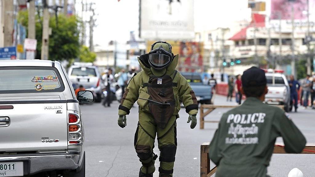 Ein Bombenentschärfer im thailändischen Touristenort Hua Hin.